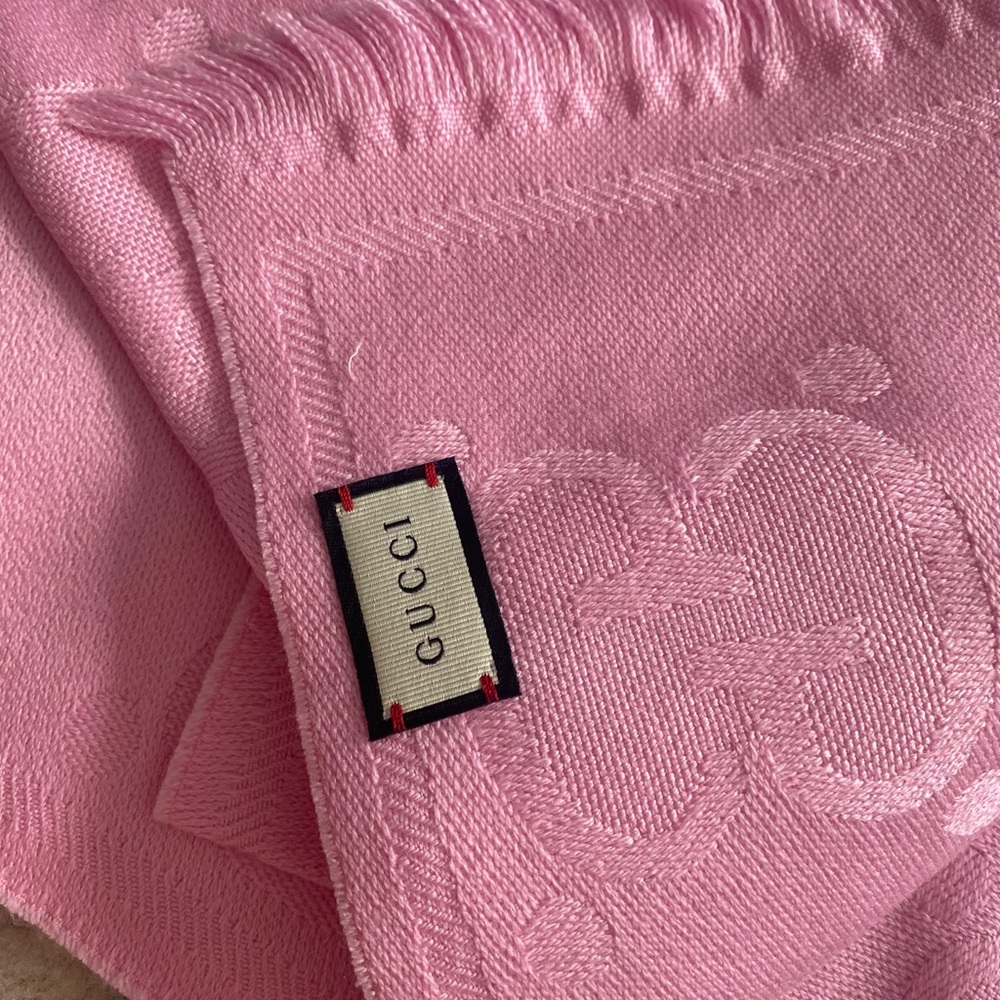 GUCCI Ladies Pink GG Logo Scarf Woman`s Wool Material Size 45 cm x 195 cm - Picture 7 of 8